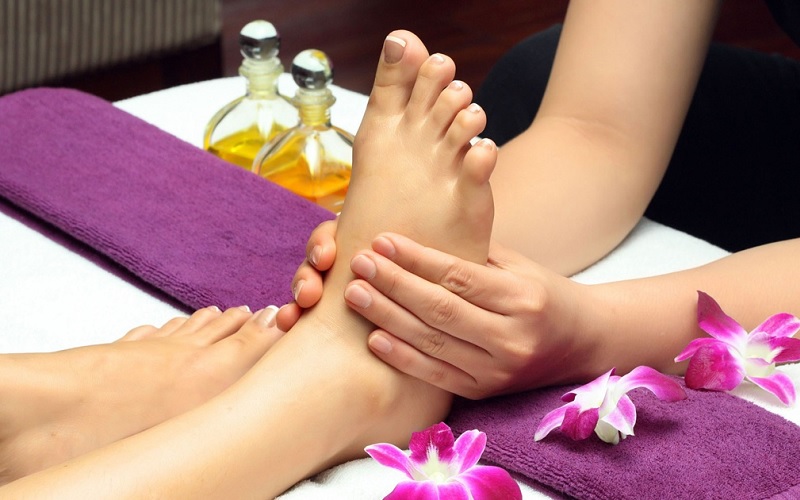 Dụng cụ hỗ trợ quá trình massage bấm huyệt bàn chân