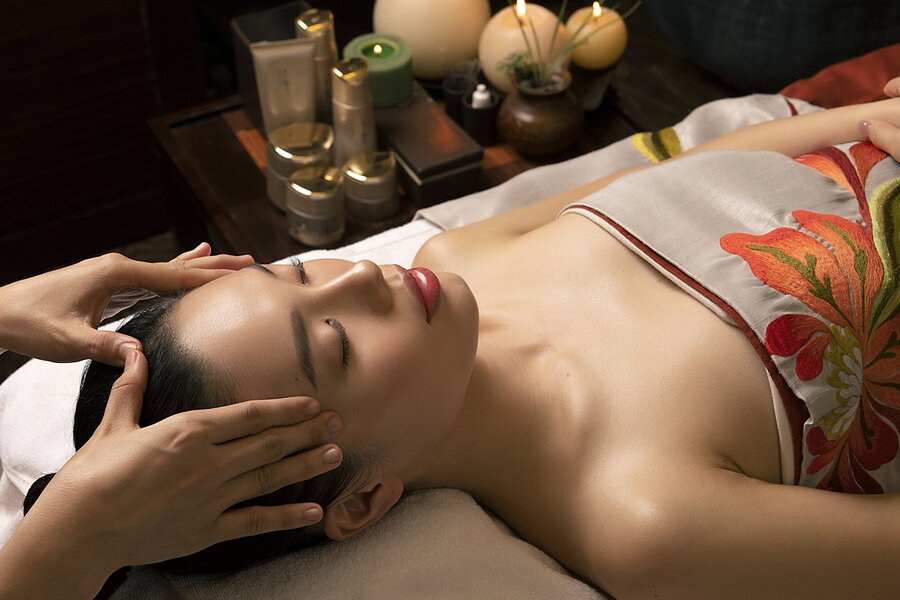 Massage bấm huyệt shiatsu được lưu truyền từ Nhật Bản và áp dụng nhiều tại Việt Nam