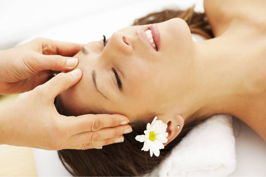 Massage mắt thường xuyên là phương pháp hiệu quả để đôi mắt của chúng ta luôn sáng – đẹp
