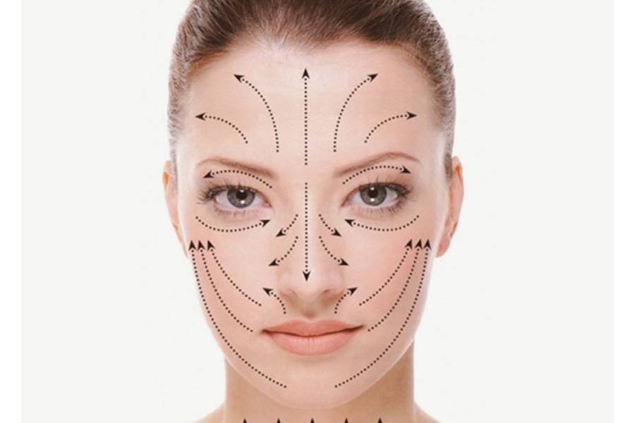 Bạn có thể áp dụng massage cho vùng mắt hay toàn bộ da mặt để loại bỏ nếp nhăn