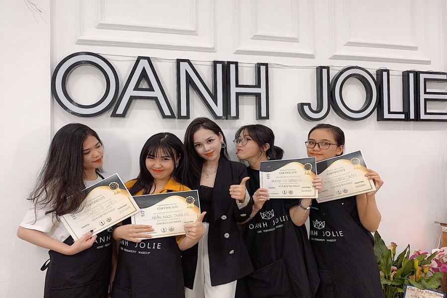 Oanh Jolie Beauty Academy giúp bạn trở thành thợ phun xăm chuyên nghiệp