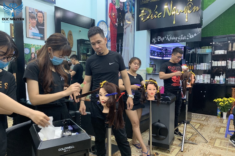Hair Salon Đức Nguyễn là địa chỉ dạy nghề tóc ở Long An chất lượng, uy tín