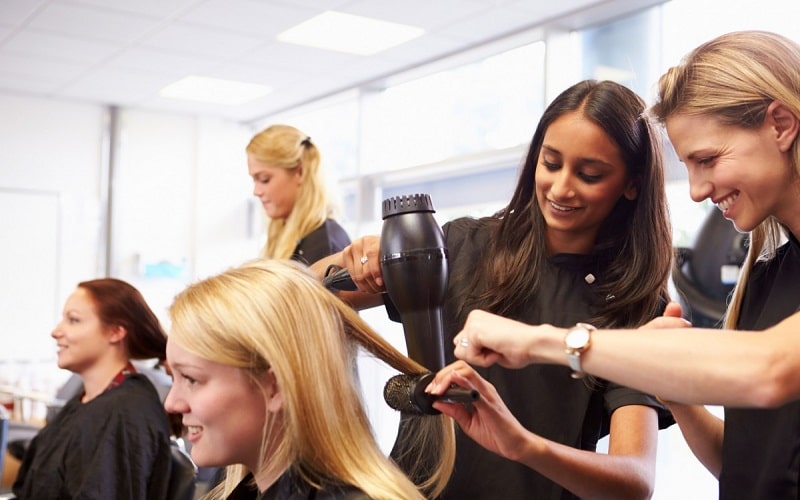 Khóa đào tạo mẫu tóc chuyên nghiệp gồm kiến thức từ cơ bản đến nâng cao