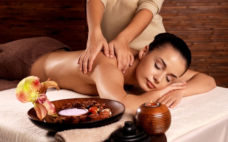 Massage body giúp thư giãn
